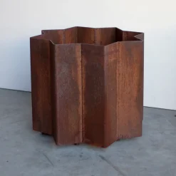 17 Corten Vase Holder