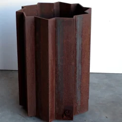 23 Iron Vase Holder