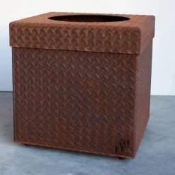 83 Iron Vase Holder