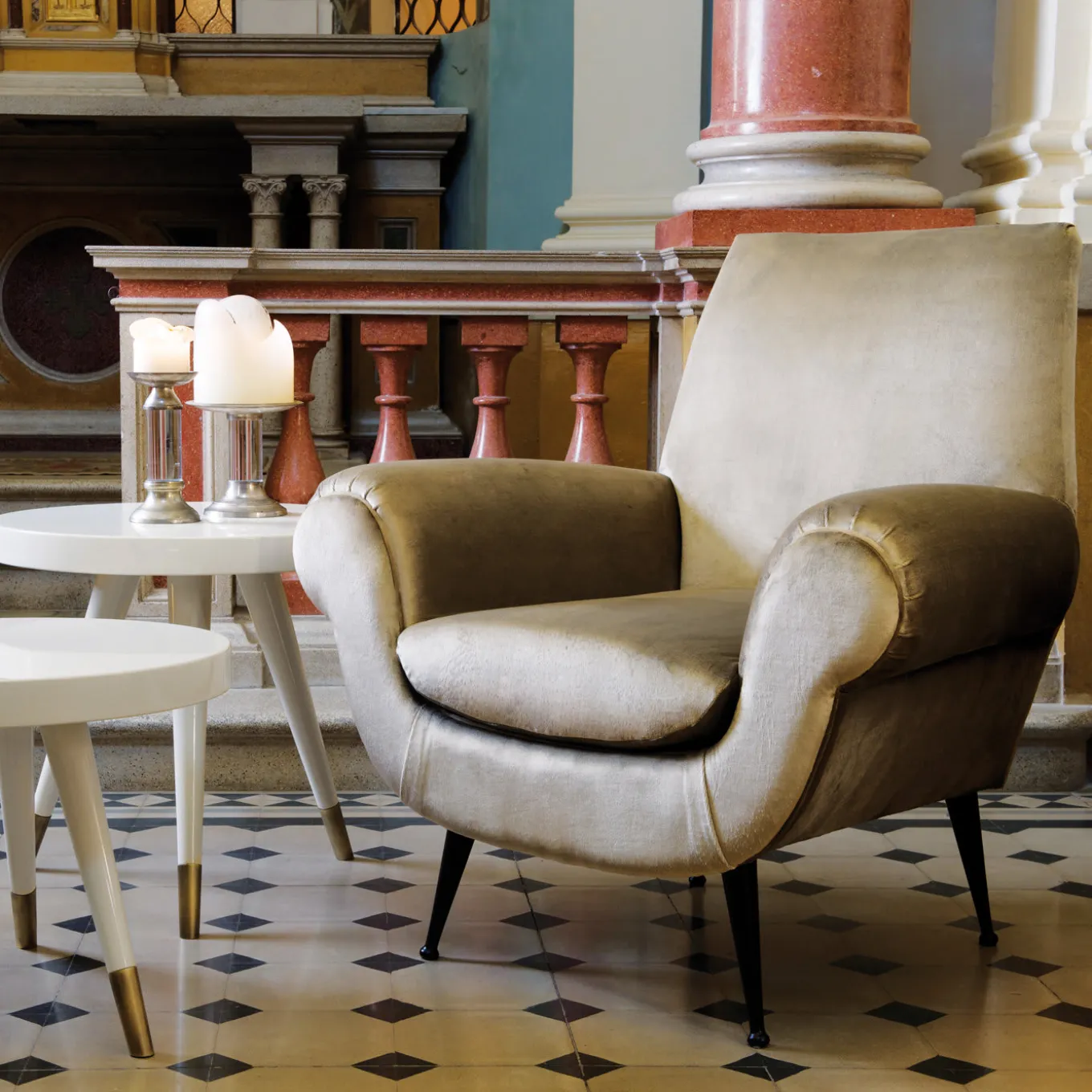 Andrea Gueridon Set of 2 Nesting Tables