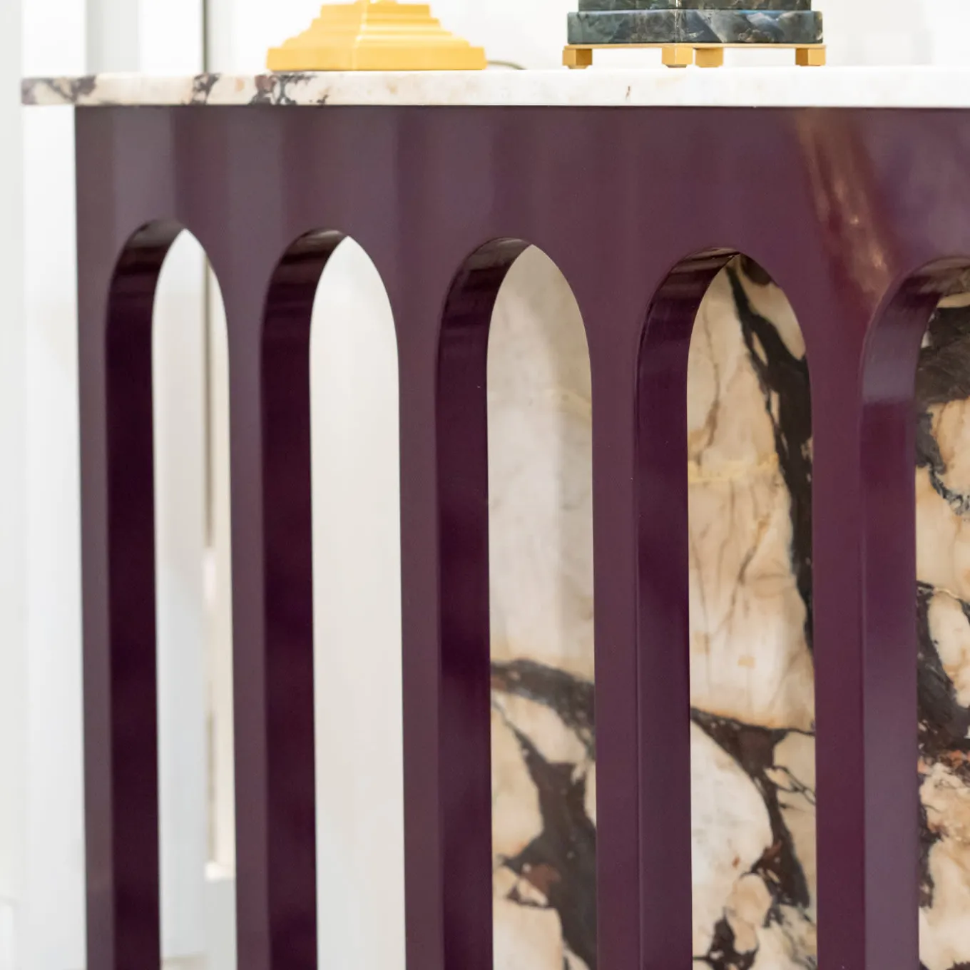 ARCHED CONSOLE IN ONYXED BRECCIA MARBLE