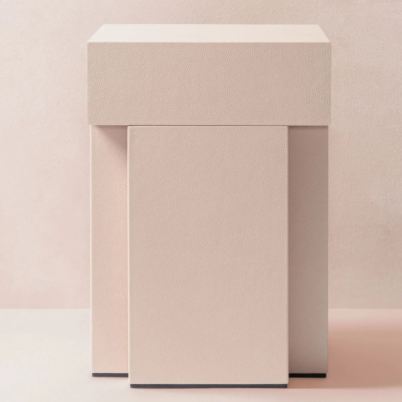 Assoluto Stool