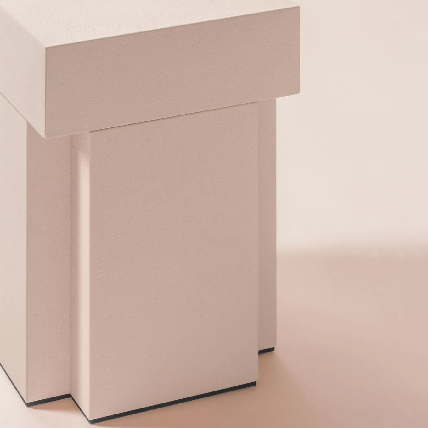 Assoluto Stool