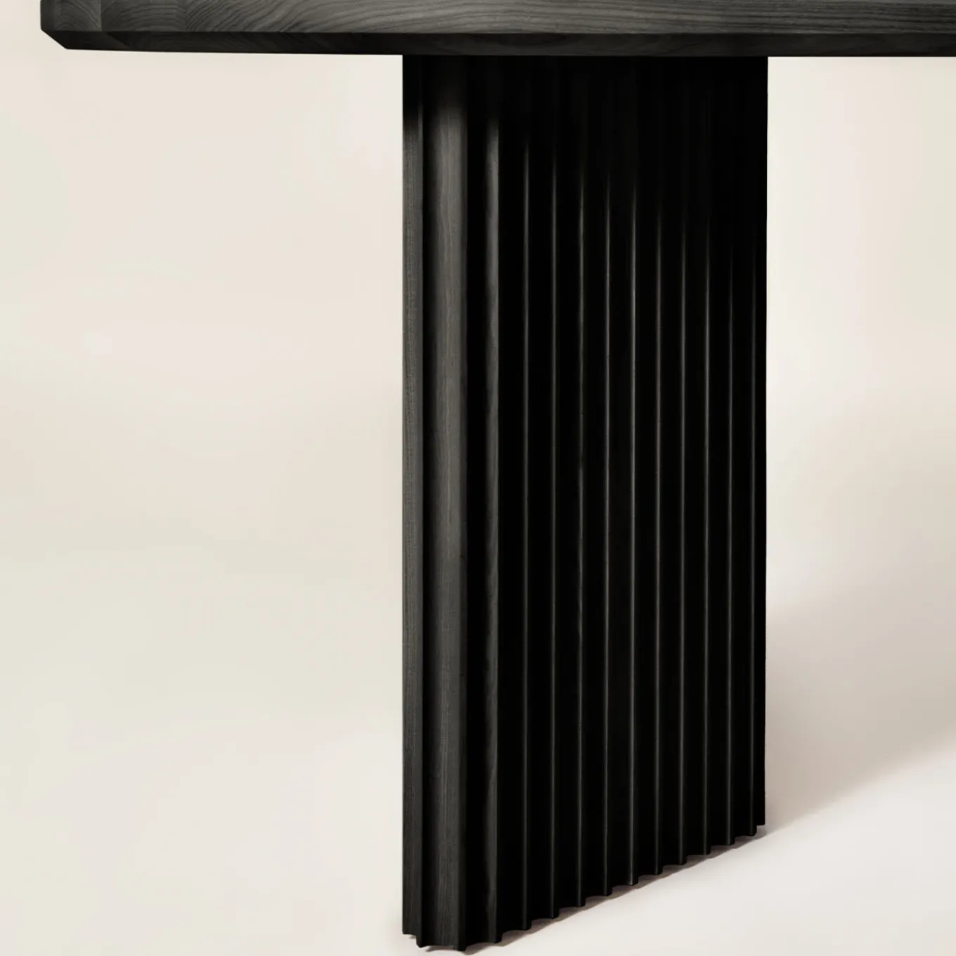 Basalto Black Ash Table