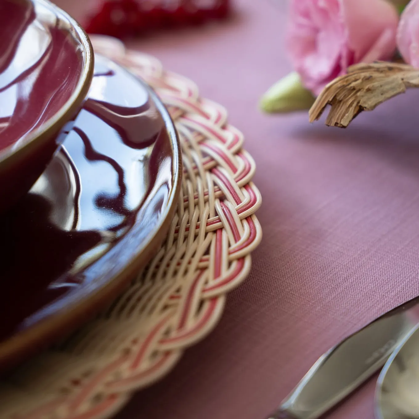 Bicolor Wood Straw Charger Plate in Geranium Pink