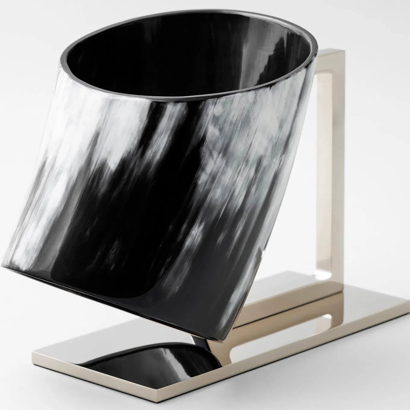 Black Horn Champagne Holder