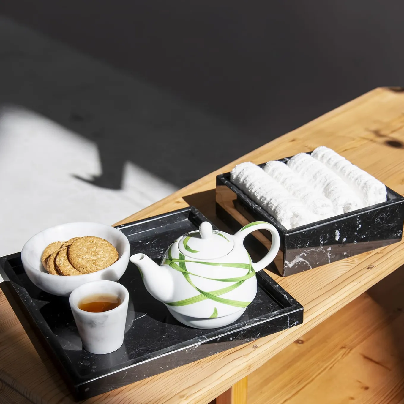 Black Marble Guest Towel Tray