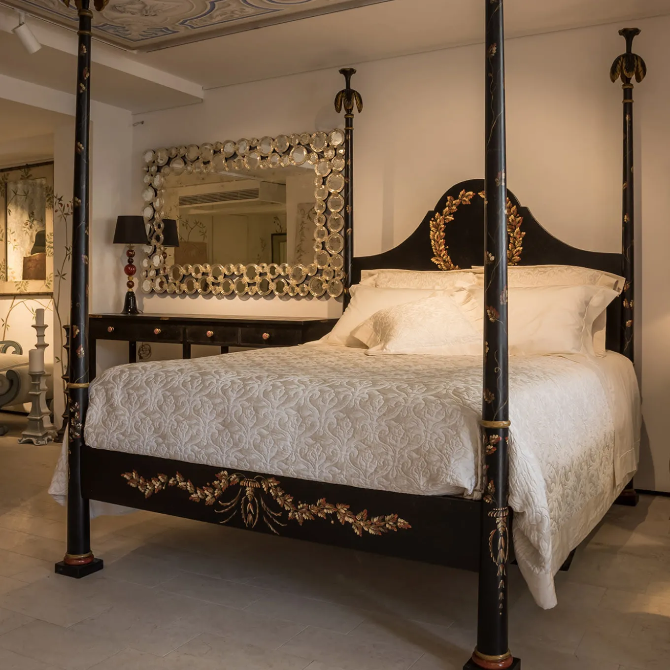 Black Roma Queen Size Bed with Laurel Crown