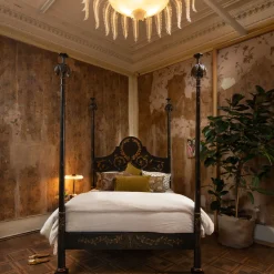 Black Roma Queen Size Bed with Laurel Crown