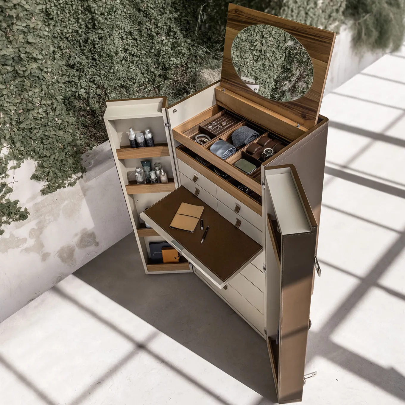 Bombay Brown Trunk by Giuseppe Bavuso