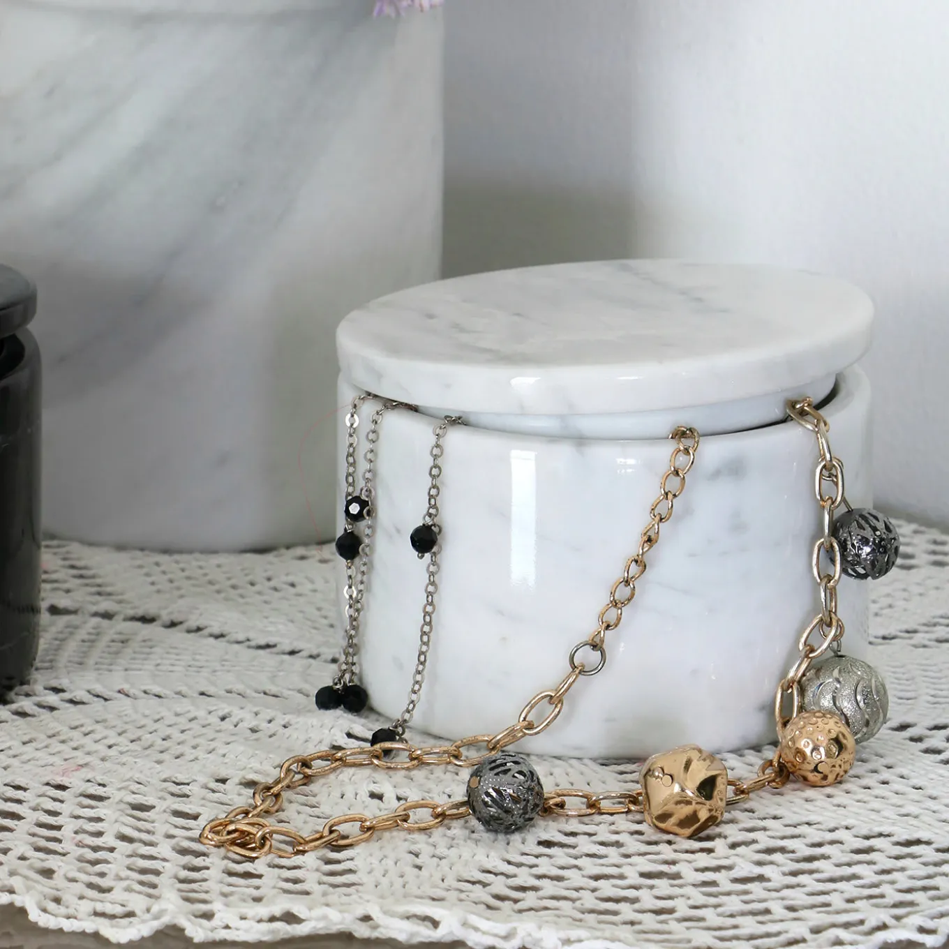 Box with Lid in White Carrara Marble