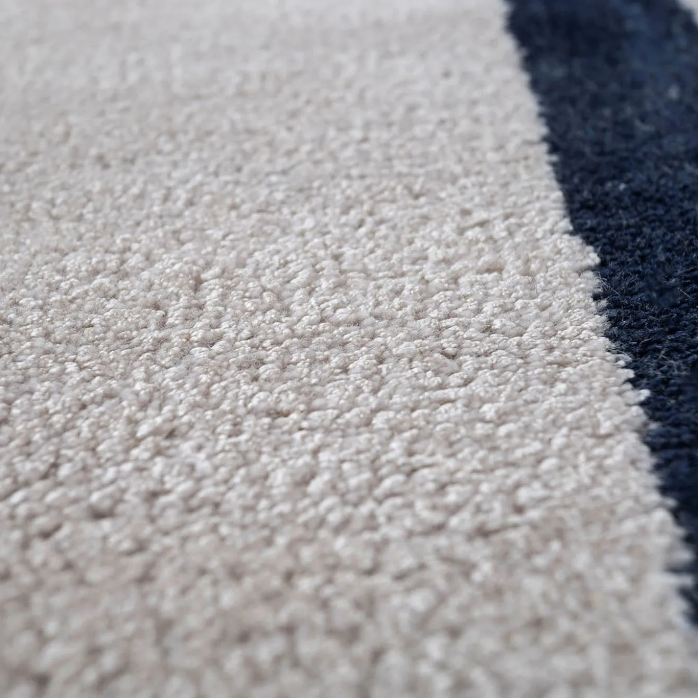 Caliedo Antique White Capri Hand Tufted Rug