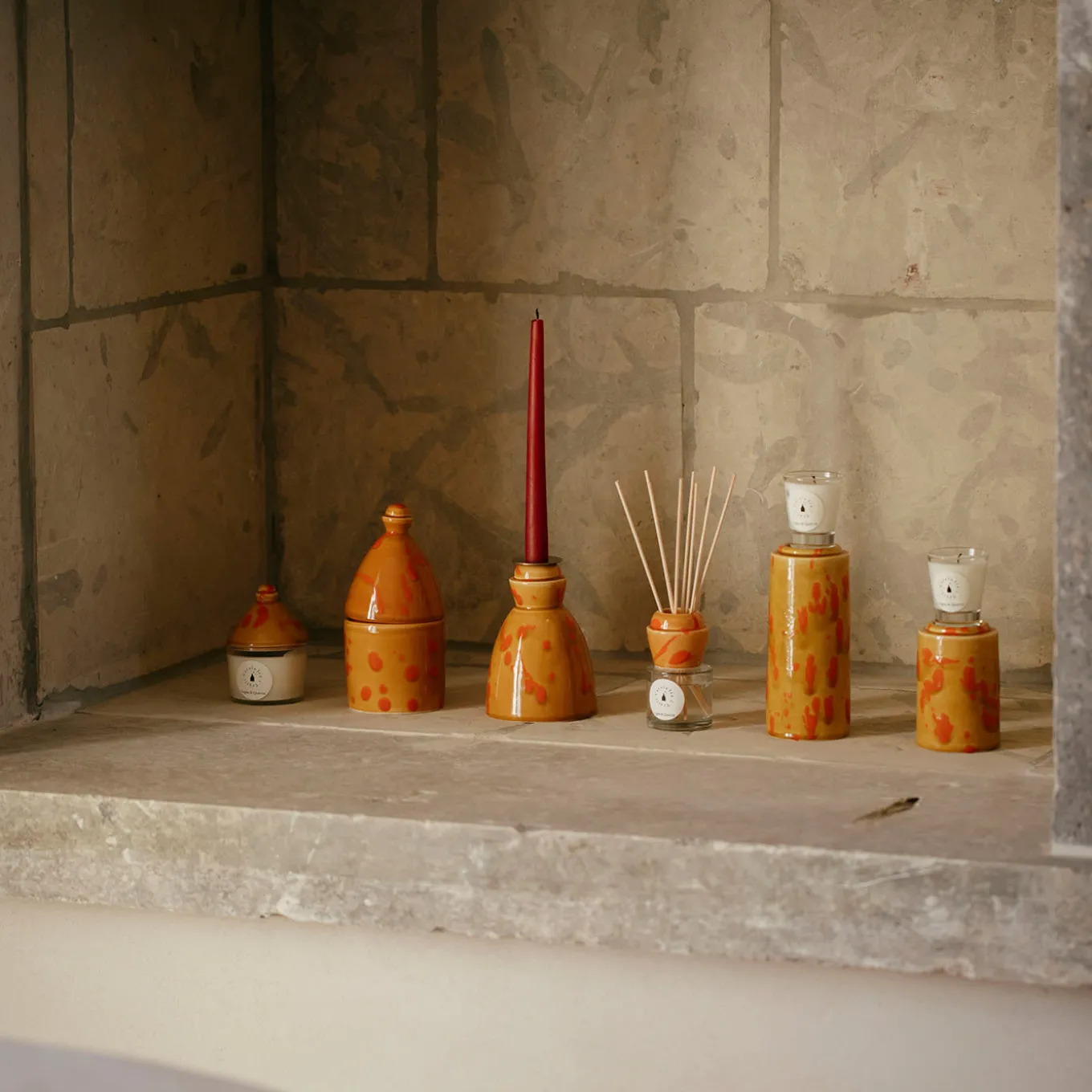 Caramel and Orange Totem with Scented Candle Fragrance Quercia