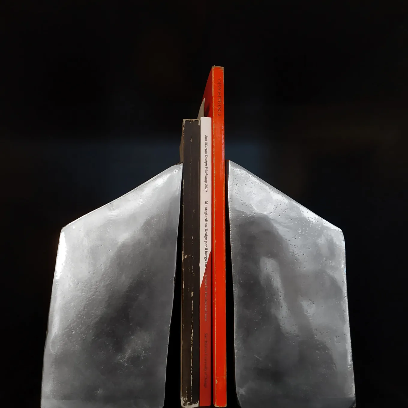 Casa Divisa Bookends