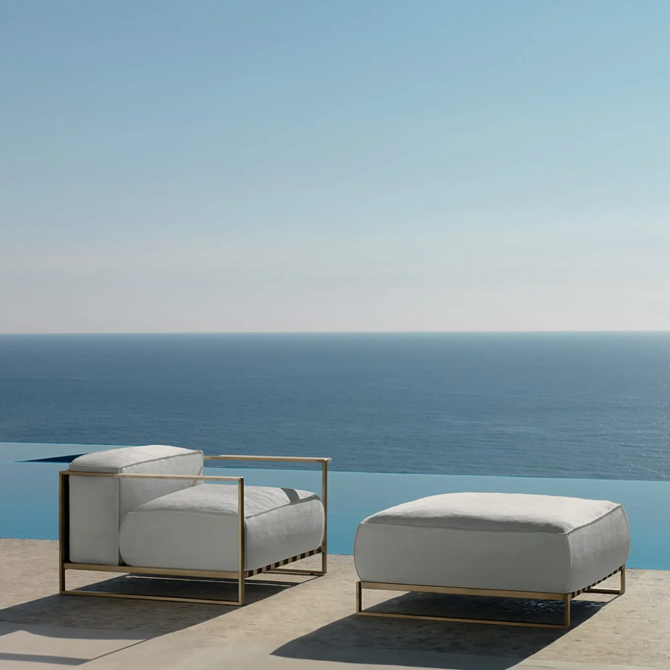 Casilda Set of White Armchair and Pouf with Gold Frame
