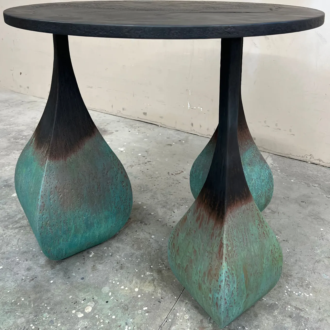 Chess 3-Leg Round Shaded Metal Table