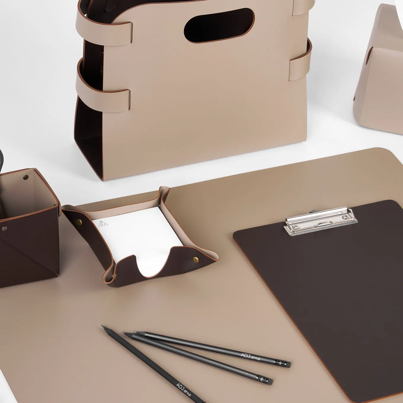 Chocolate and cappuccino leather vide poche and miu box set