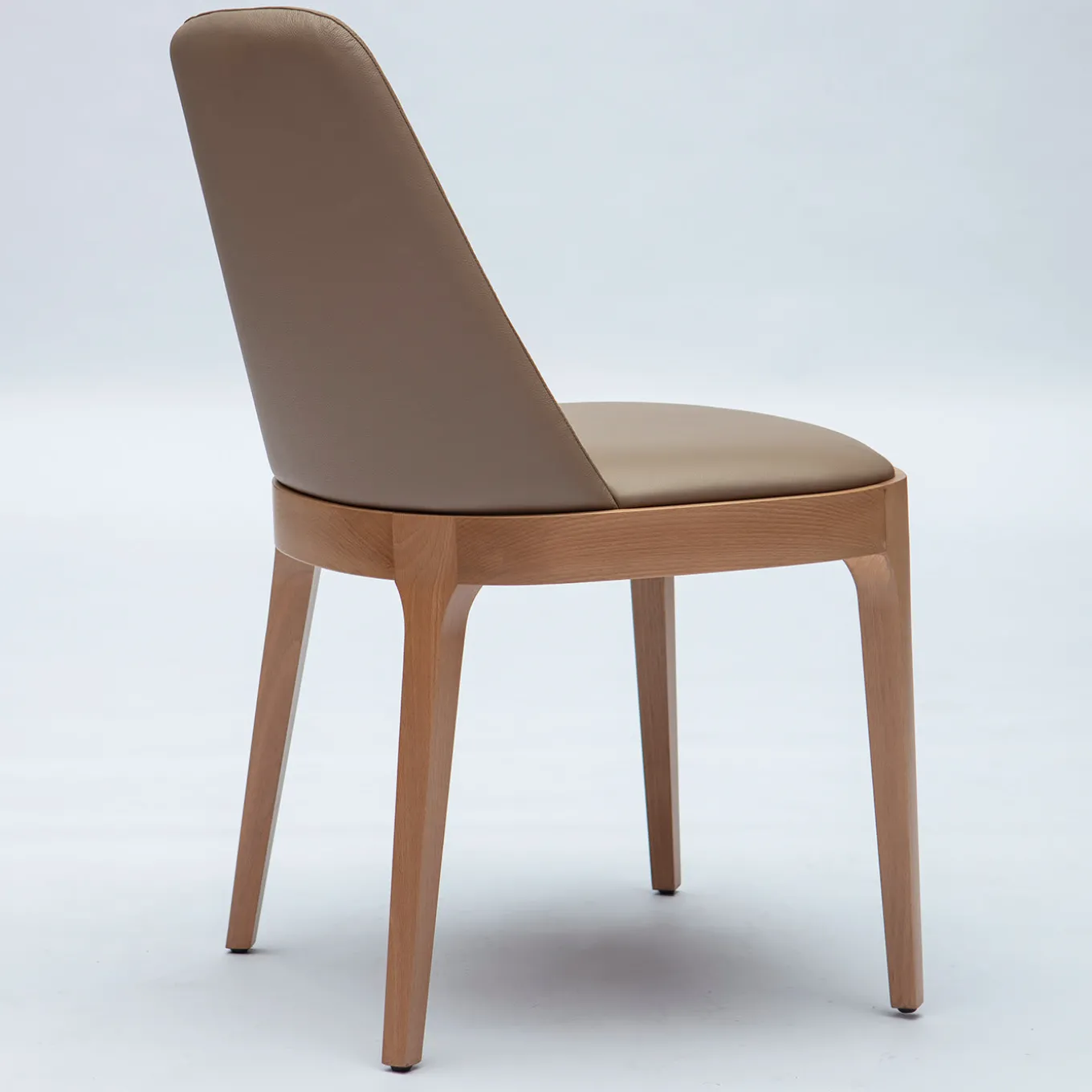 Club 24 leather dining chair by Mara Picco