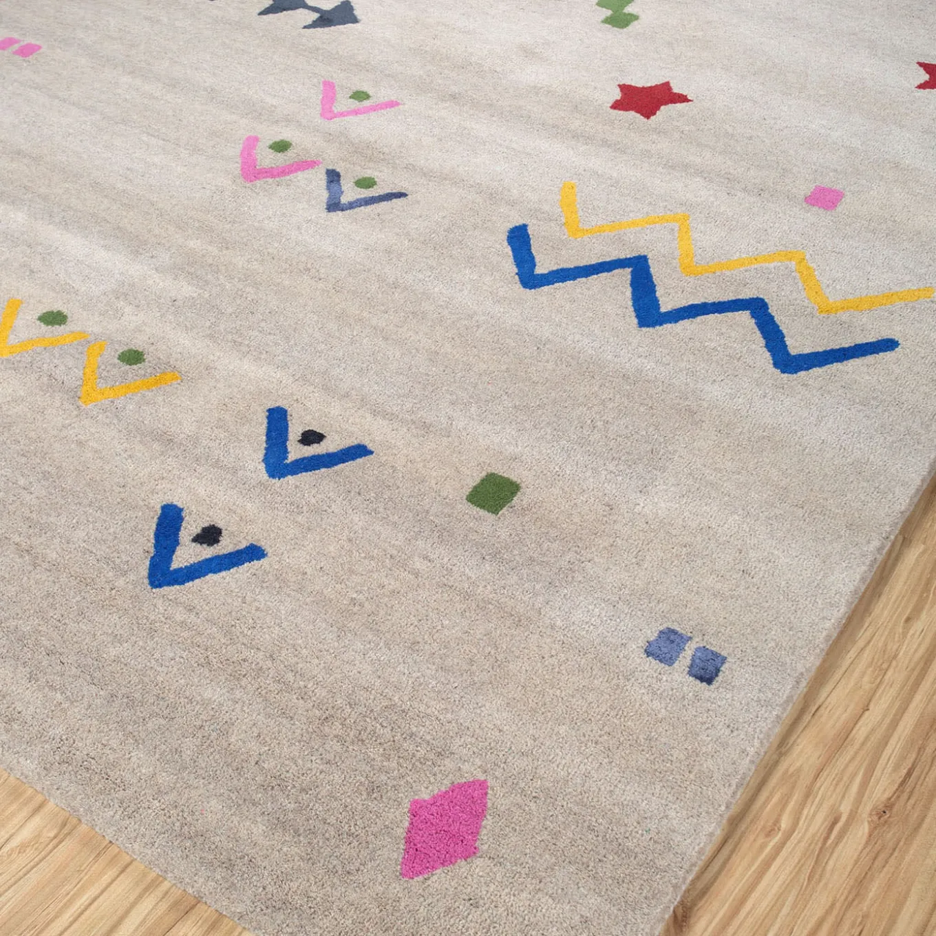 Confetti Creamy White Inky Sea Hand Tufted Rug