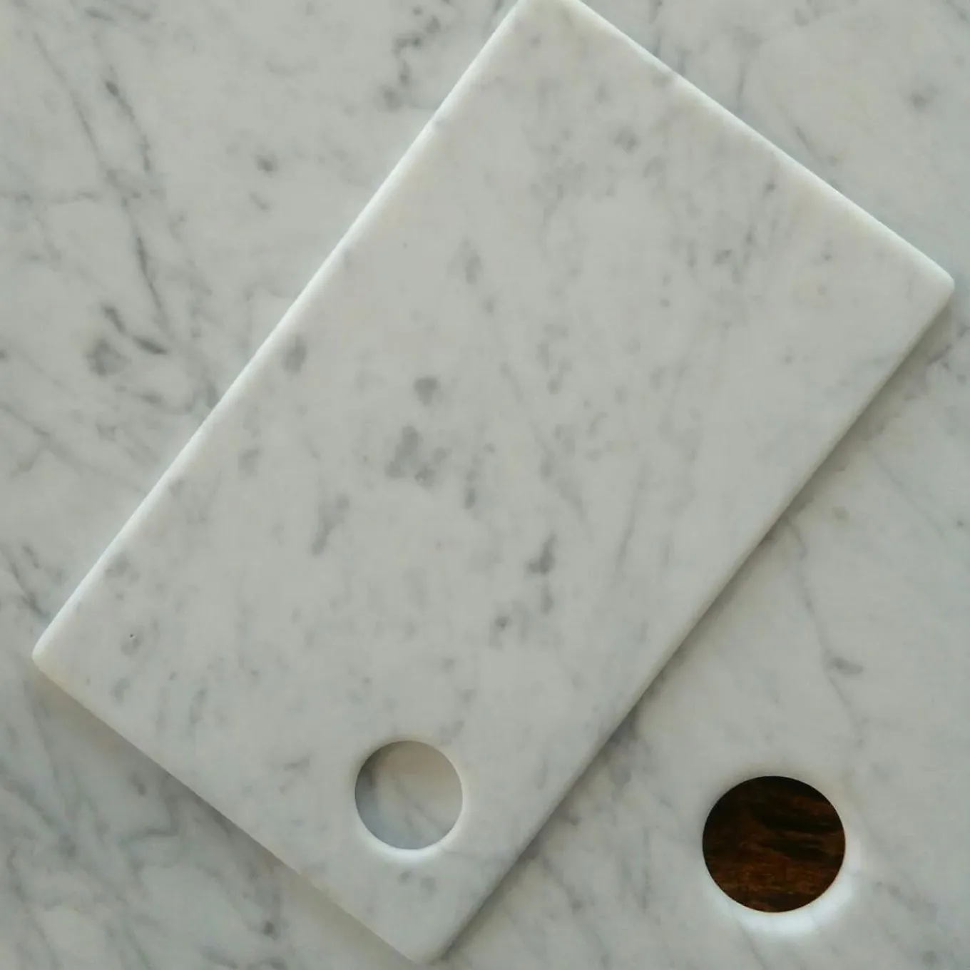 Convivio Maxi Trivet in Carrara Marble