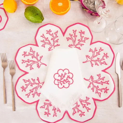 Corallo Rosa Set of 2 Flower-Shaped White Service Placemats