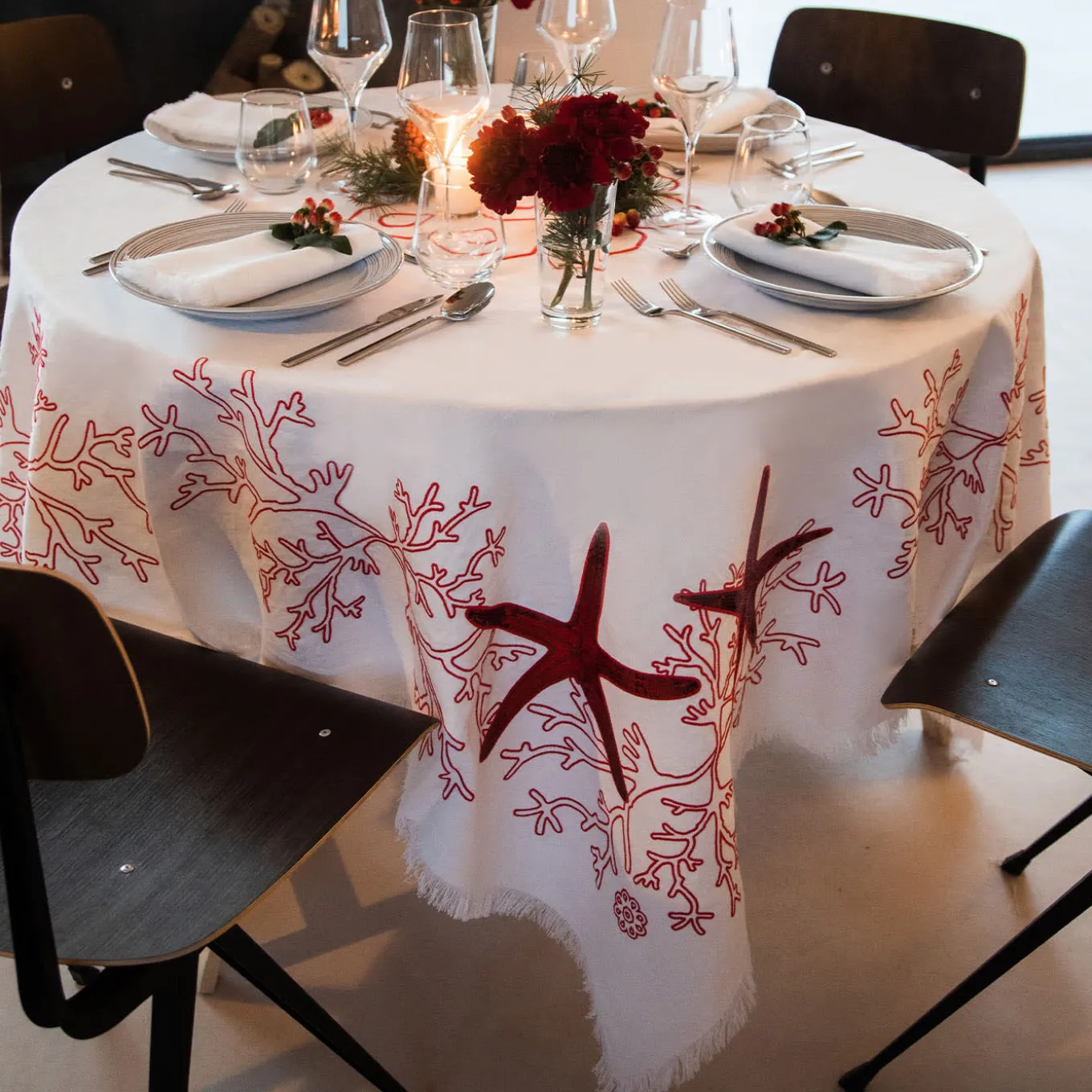 Corallo Rosso Rectangular White Tablecoth