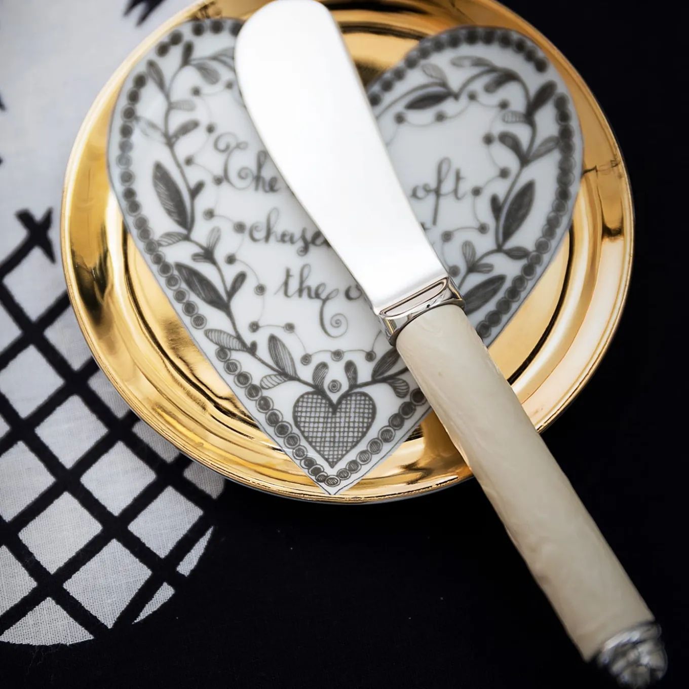 Corallo White Set of Bottle Opener & Butter Spreader
