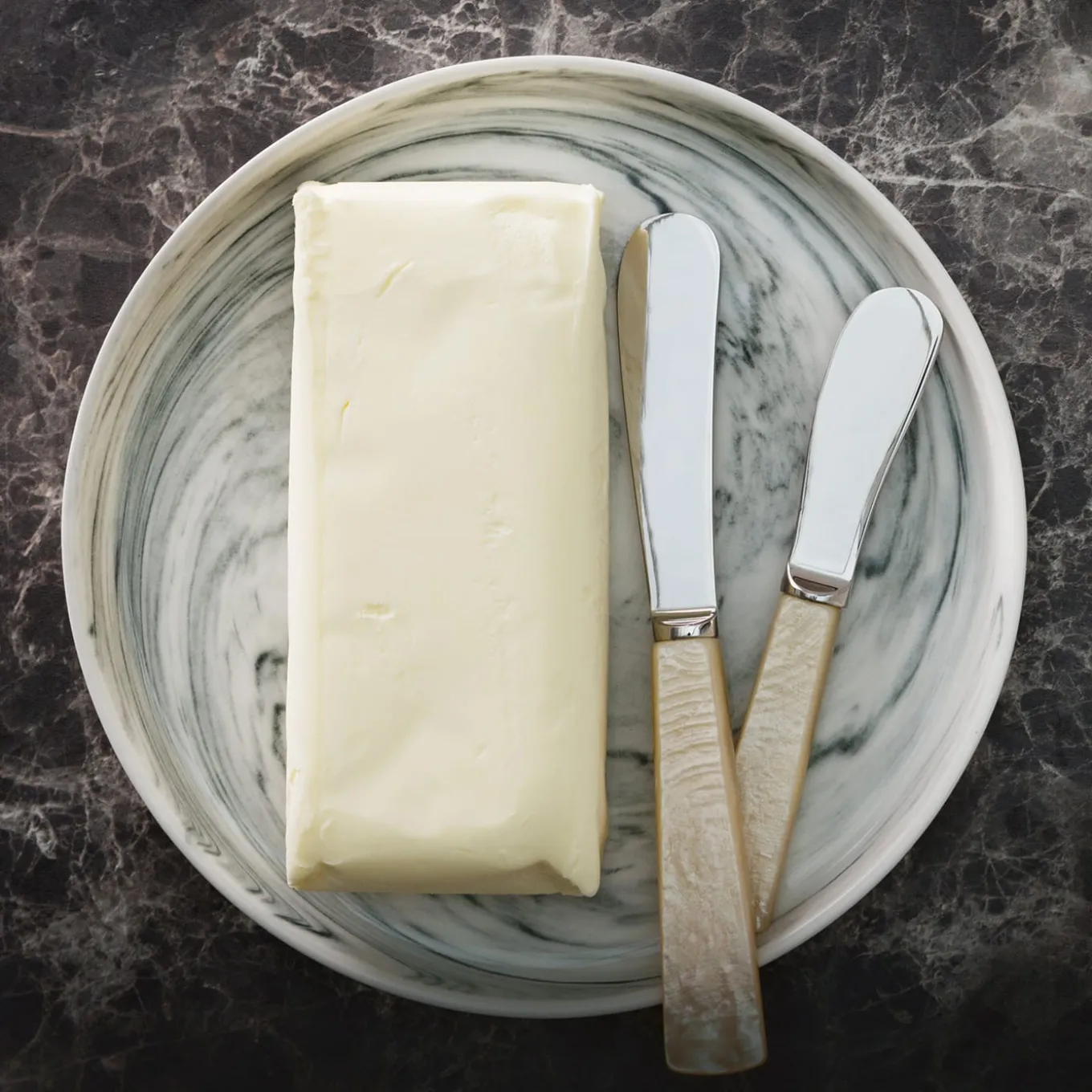 Corallo White Set of Bottle Opener & Butter Spreader
