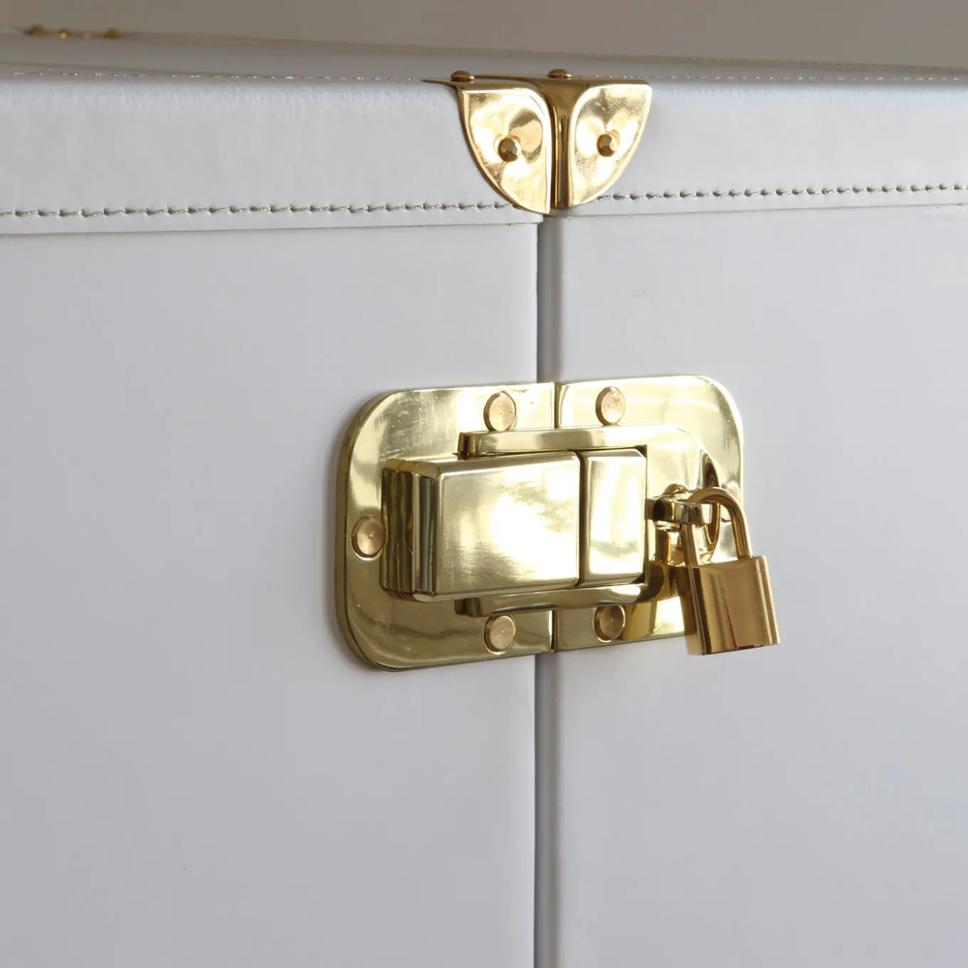 Dakar White Trunk