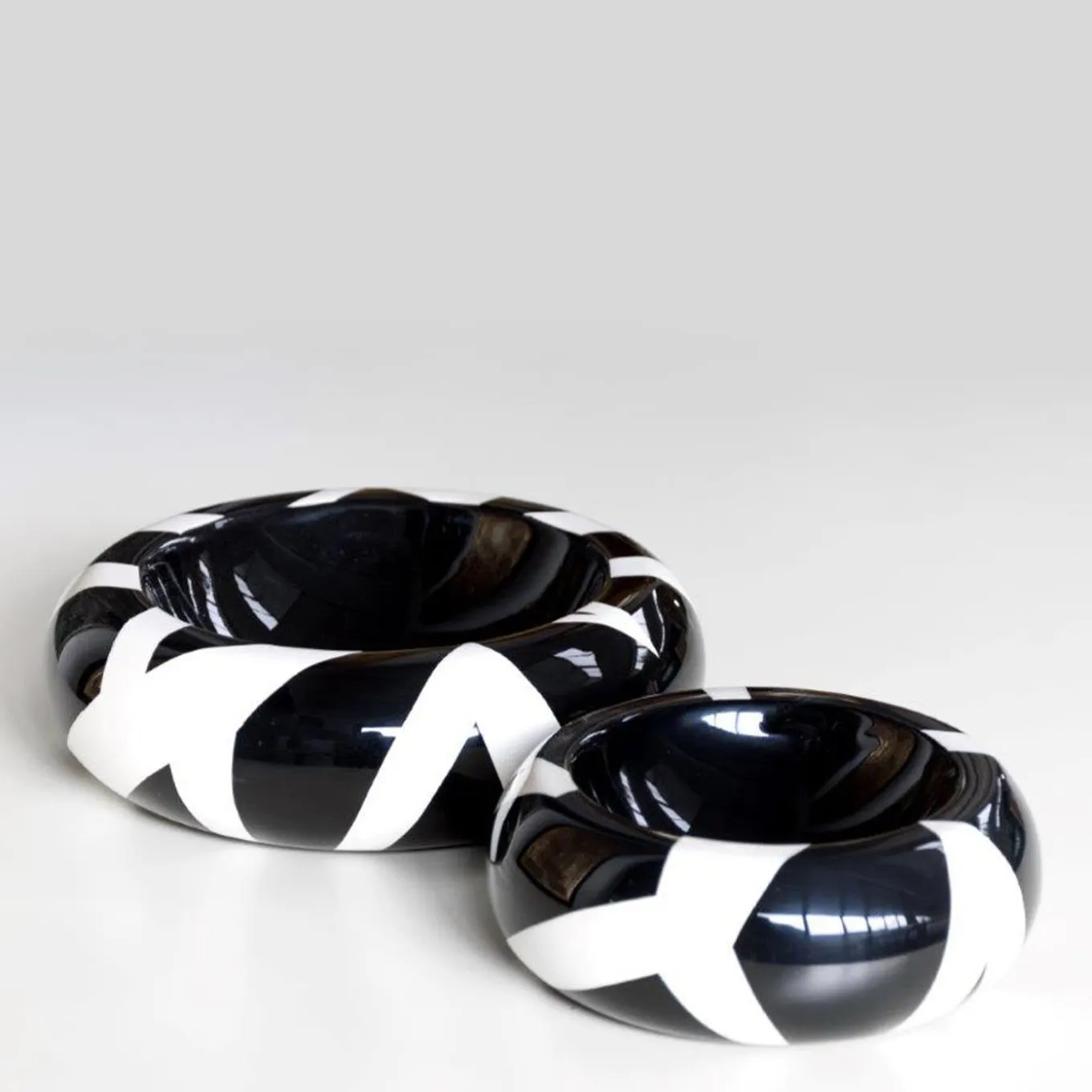 Deco Round Black-And-White Bowl