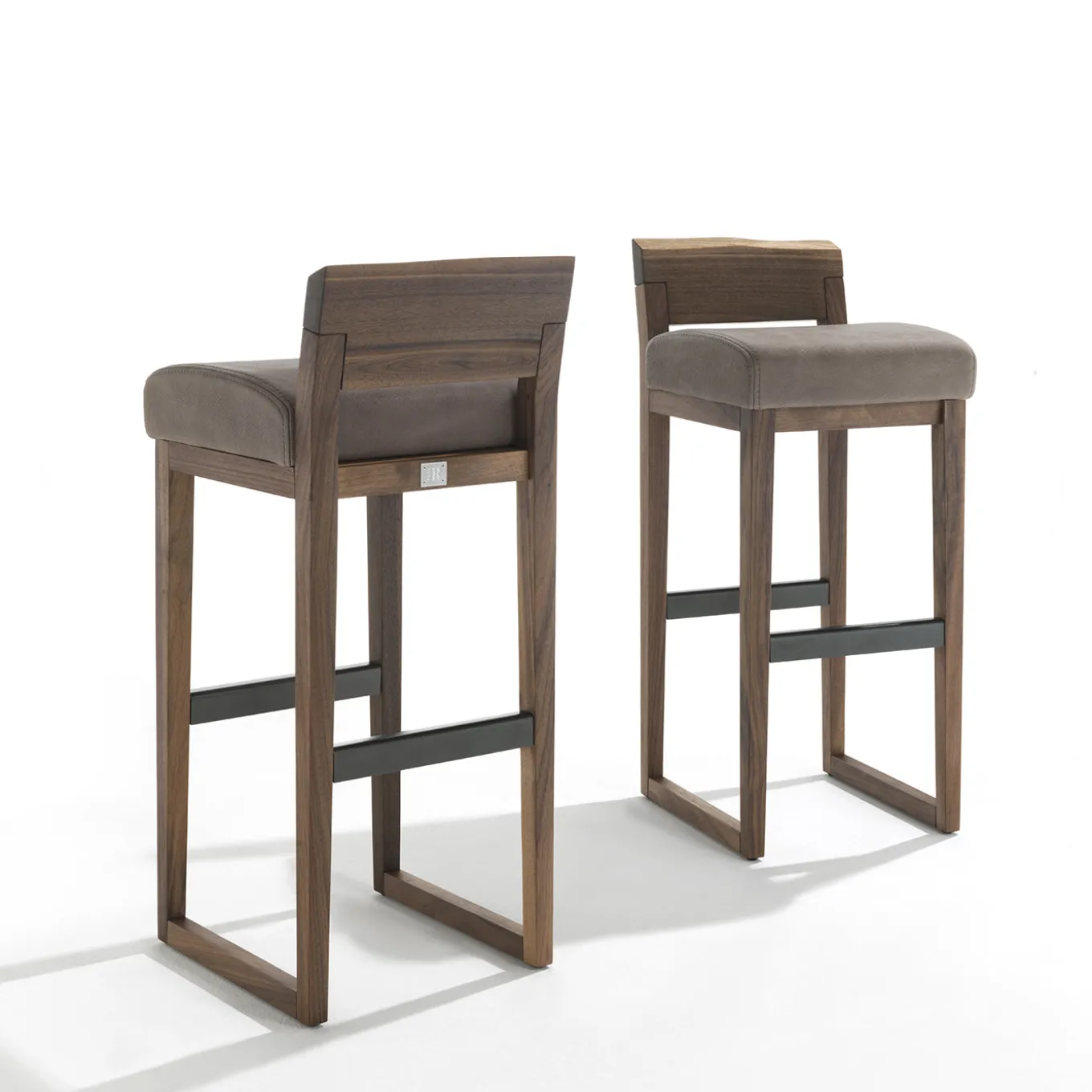 Dino walnut wood and utah leather Bar Stool
