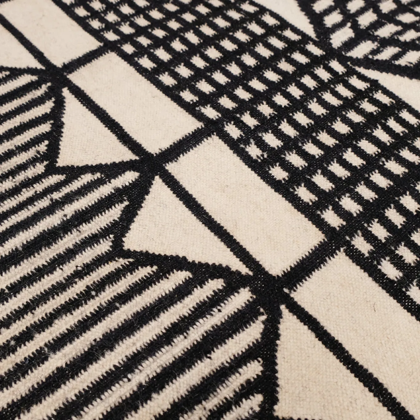 Doodle Hatch Kilim Regular Carpet