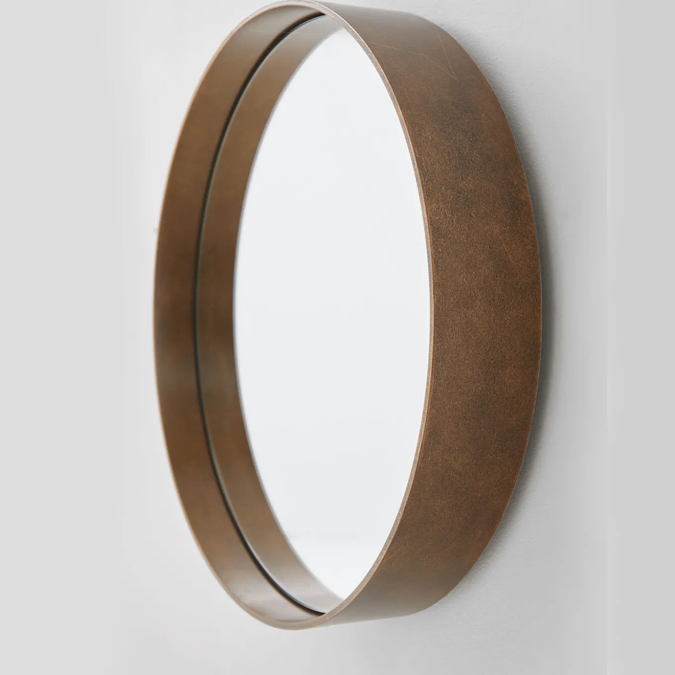 Dorian Gray Round Rusty Iron Mirror