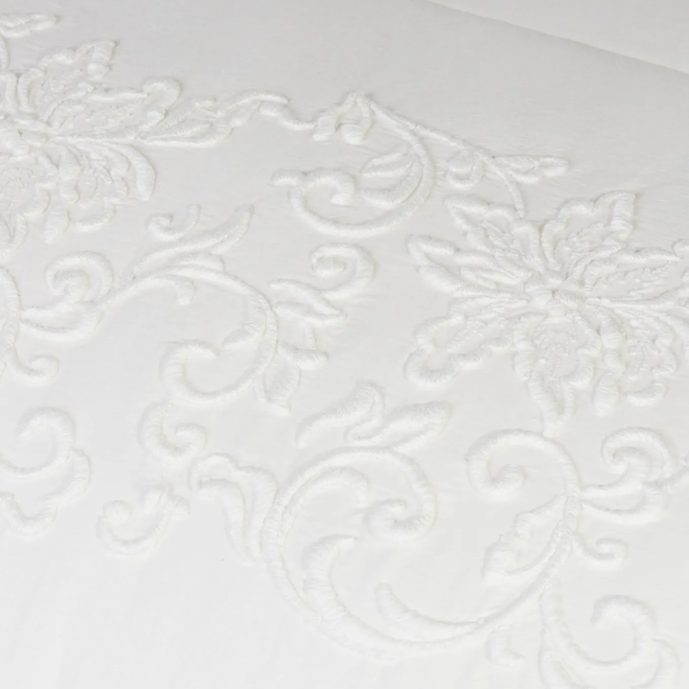 Dune Merveille Ivory Embroidered Quilt