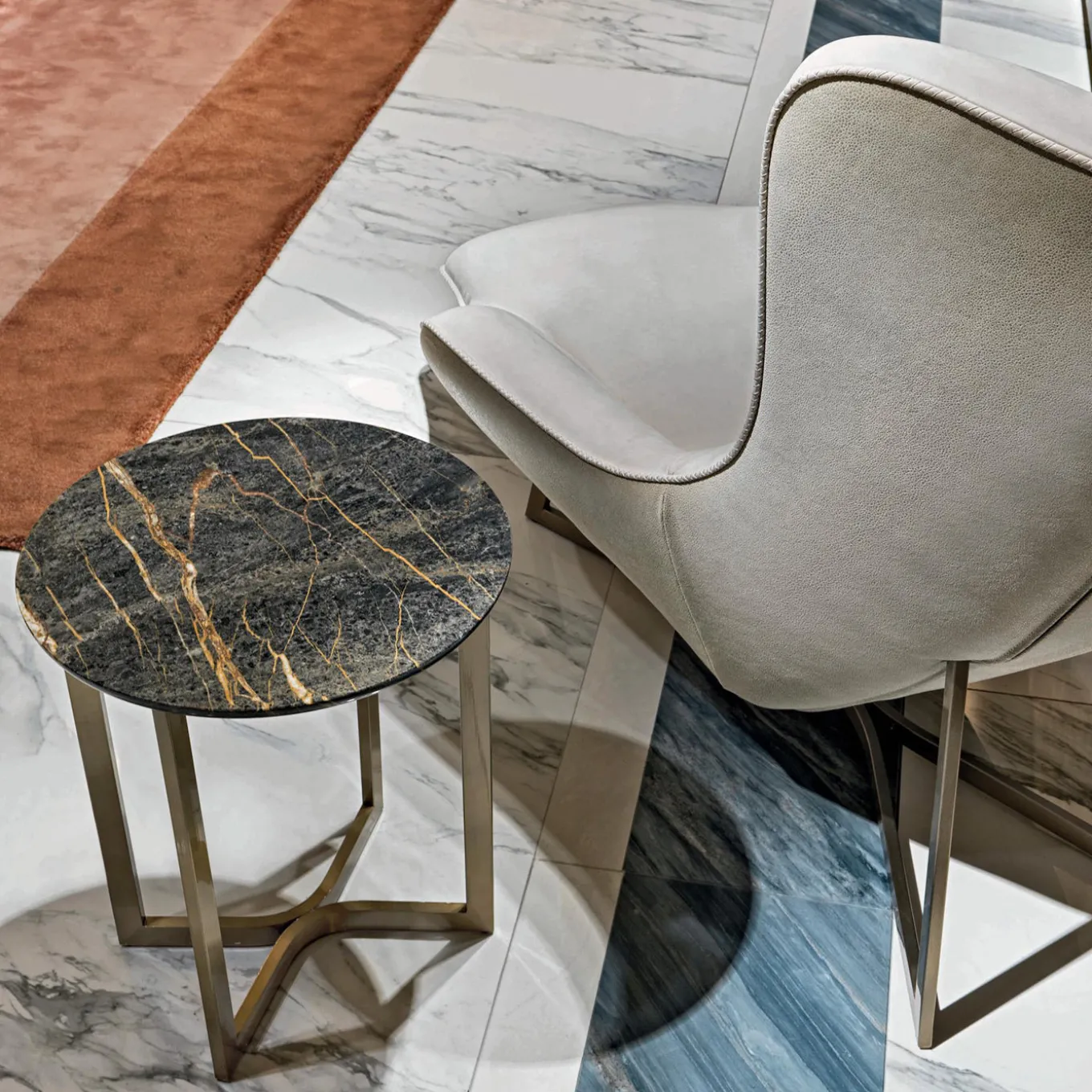 Egoiste White Leather Chaise Longue