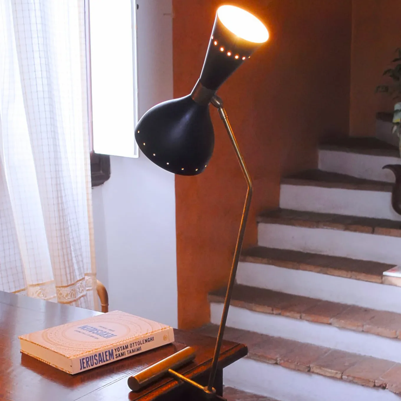 Equilibrista Brass Table Lamp