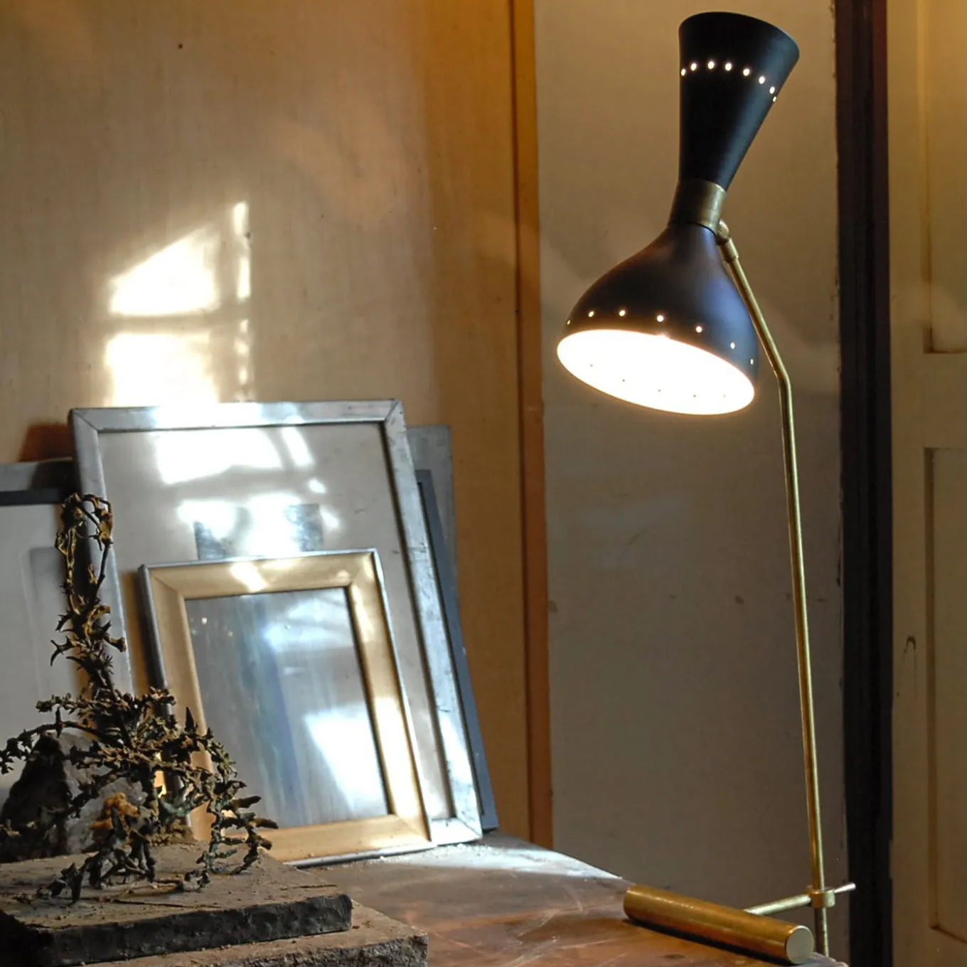 Equilibrista Brass Table Lamp