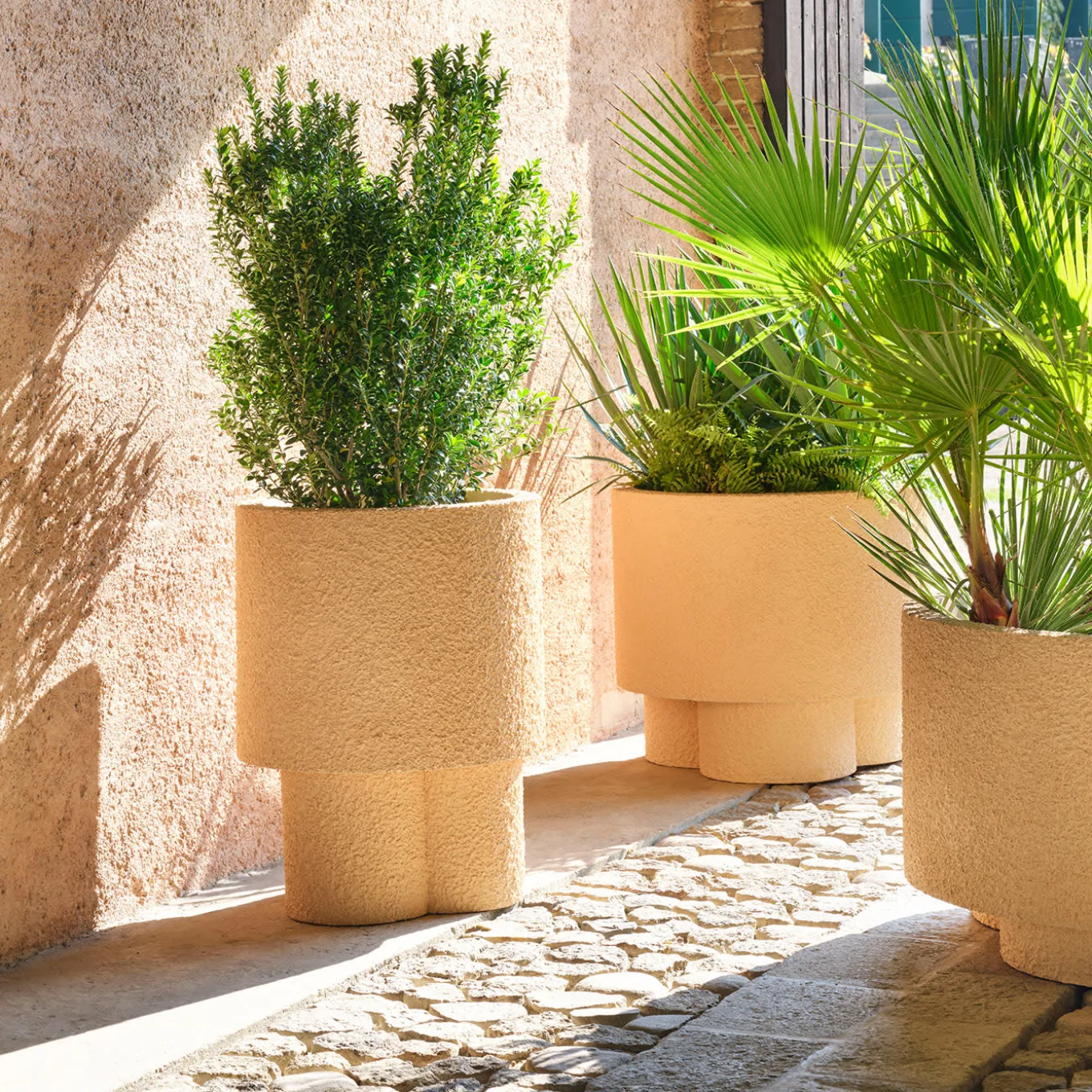 Erasmo Vase #2 by Patricia Urquiola