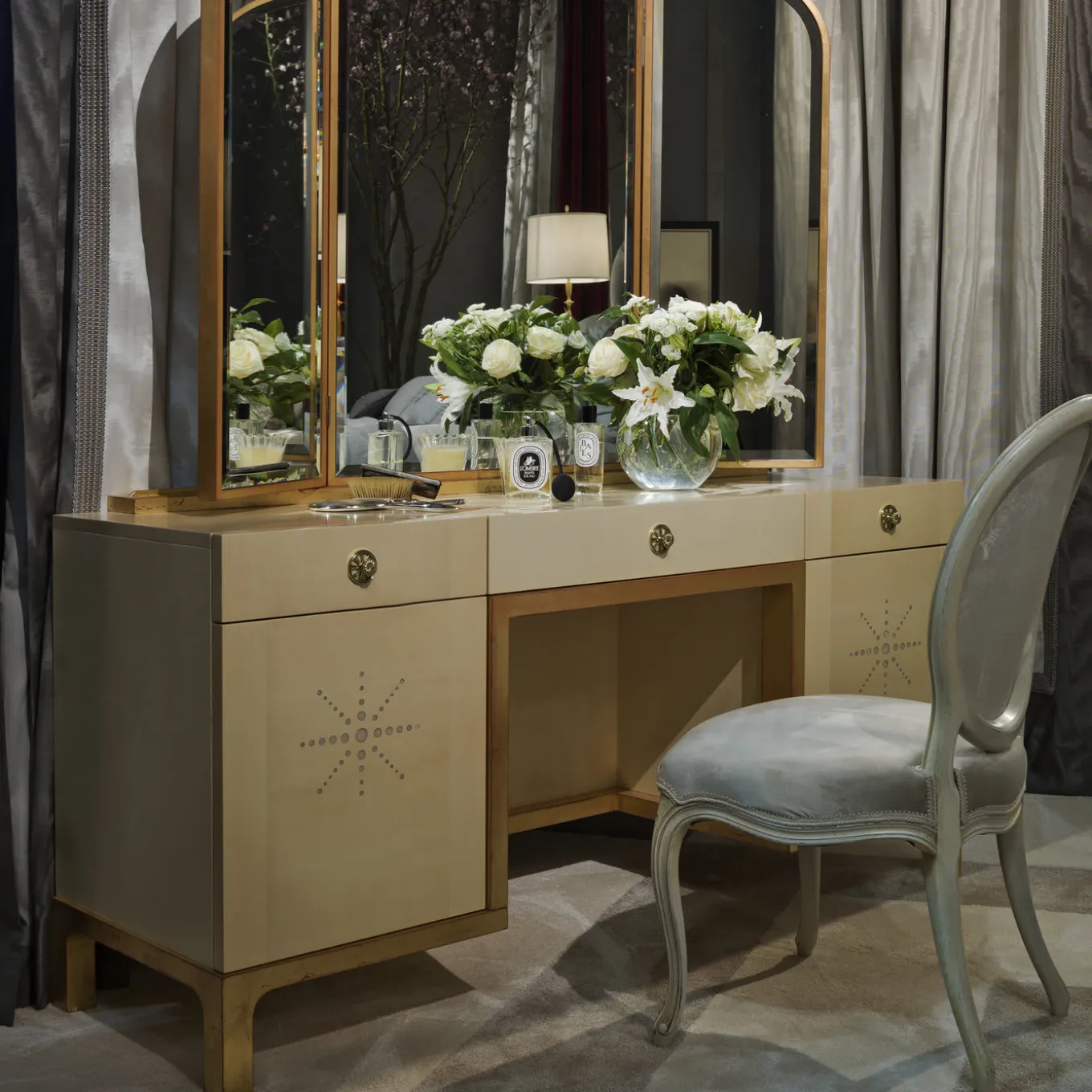 Etoile Vanity Table