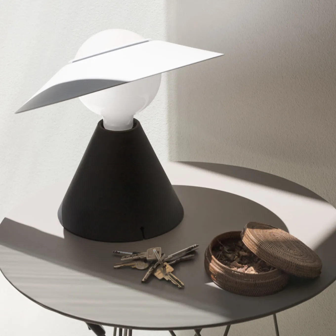 Fante Black Table Lamp