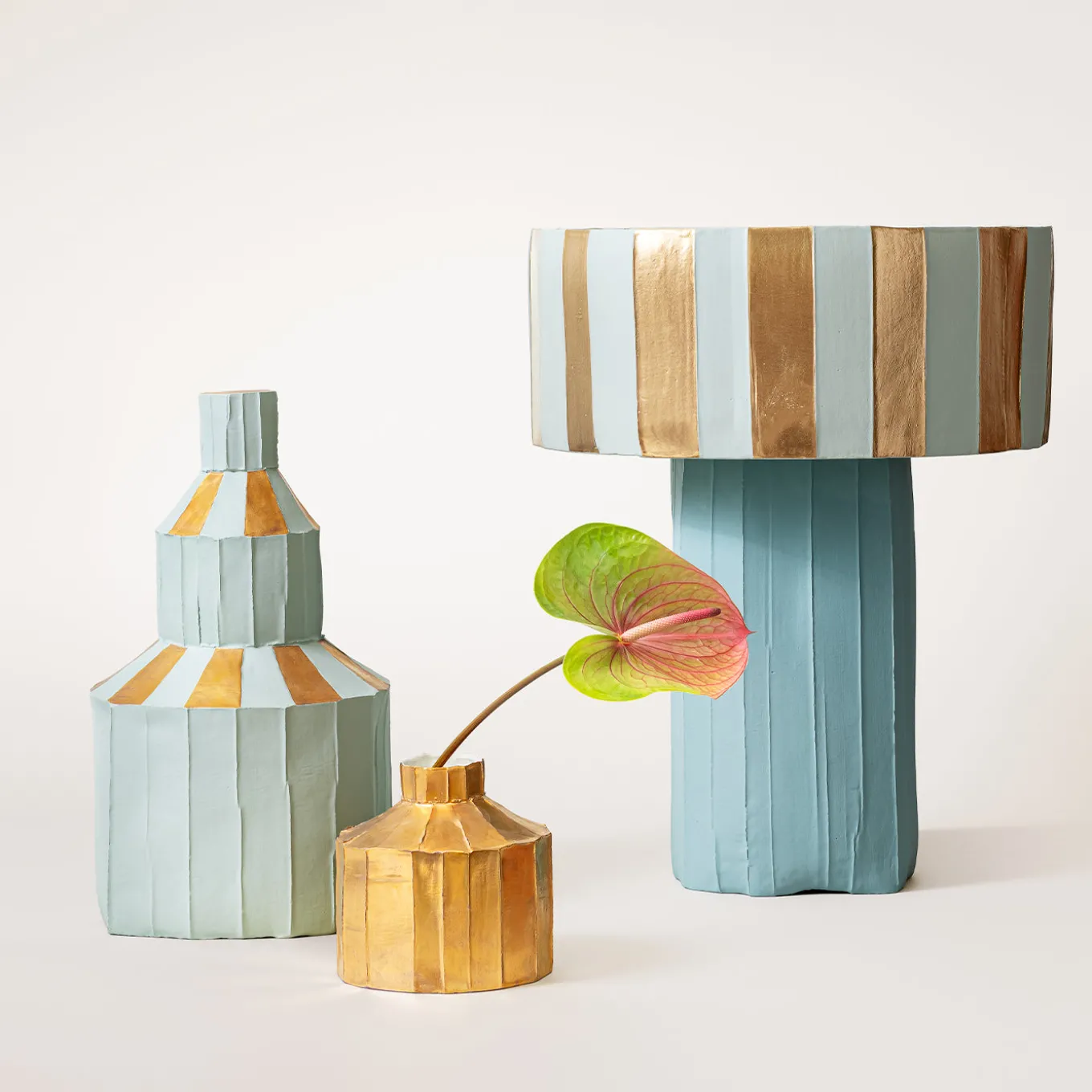 Fide Corteccia D2/Verde azzurro chiaro Decorative Bottle with Gold Accents