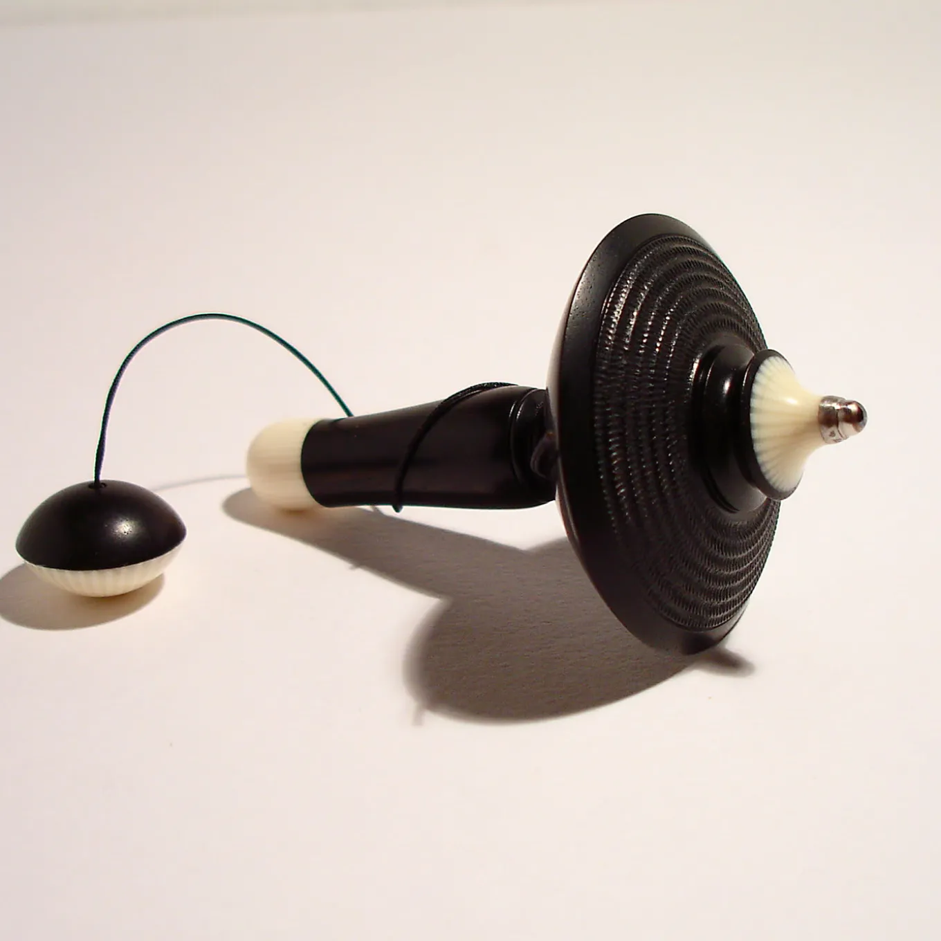 Filo Spinning Top in Ebony, Galalith and Black Palm