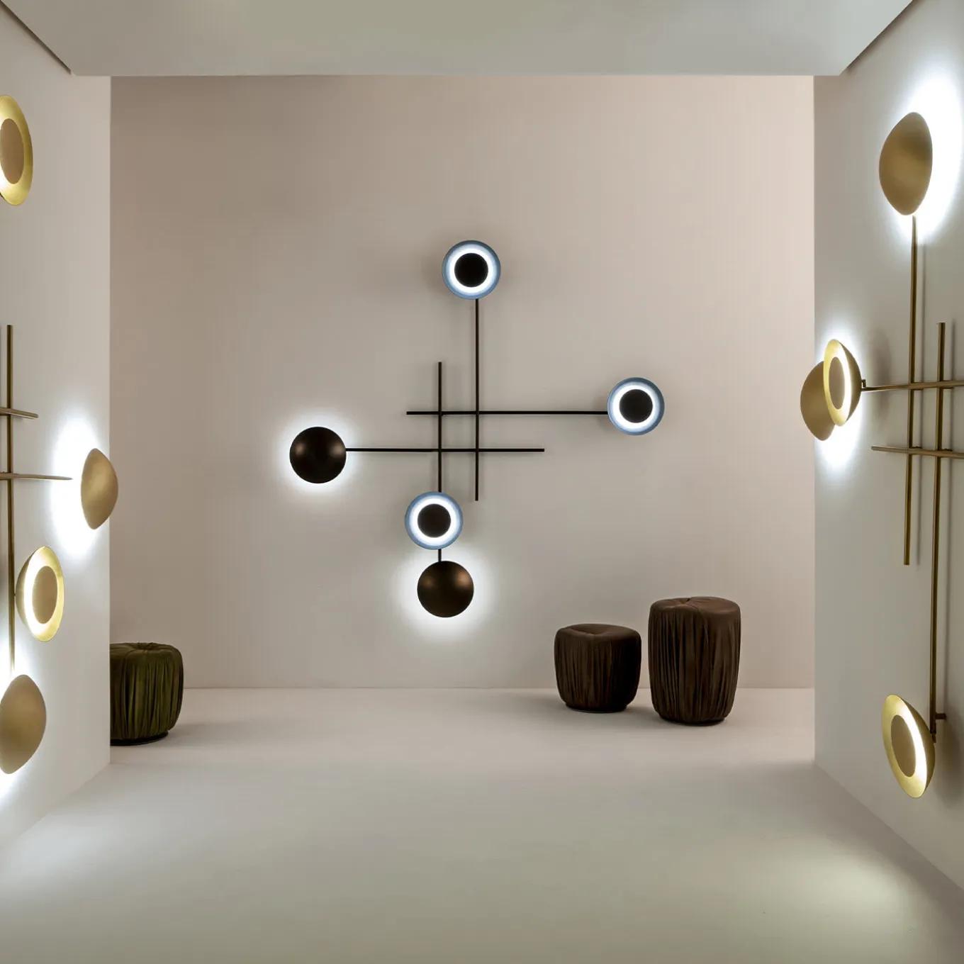 Gaia Black Iron Cenere Wall Lamp