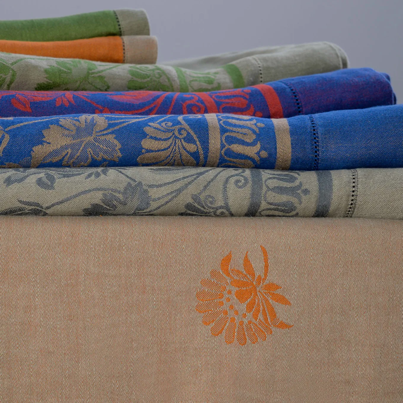 Giardino Italiano Lead-Gray Tablecloth