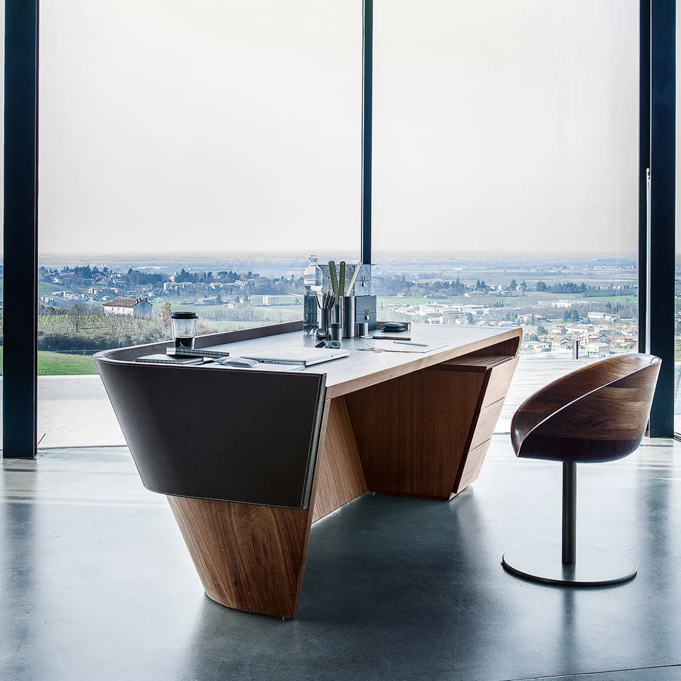 Gioconda Swivel Walnut Chair by C.R. & S. Riva 1920