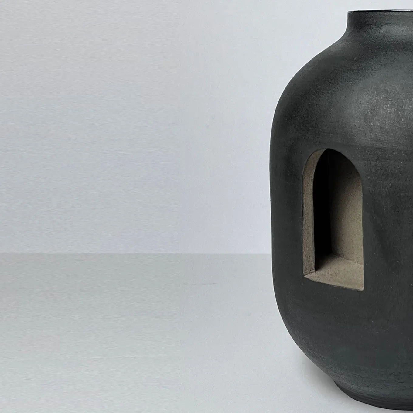 Grès Black Vase