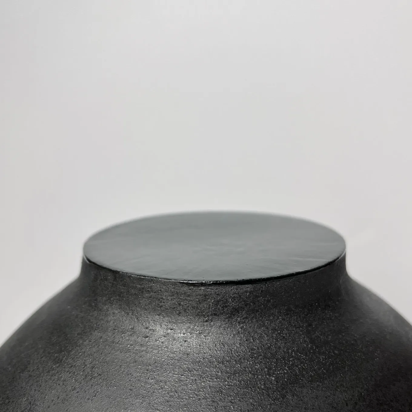 Grès Black Vase