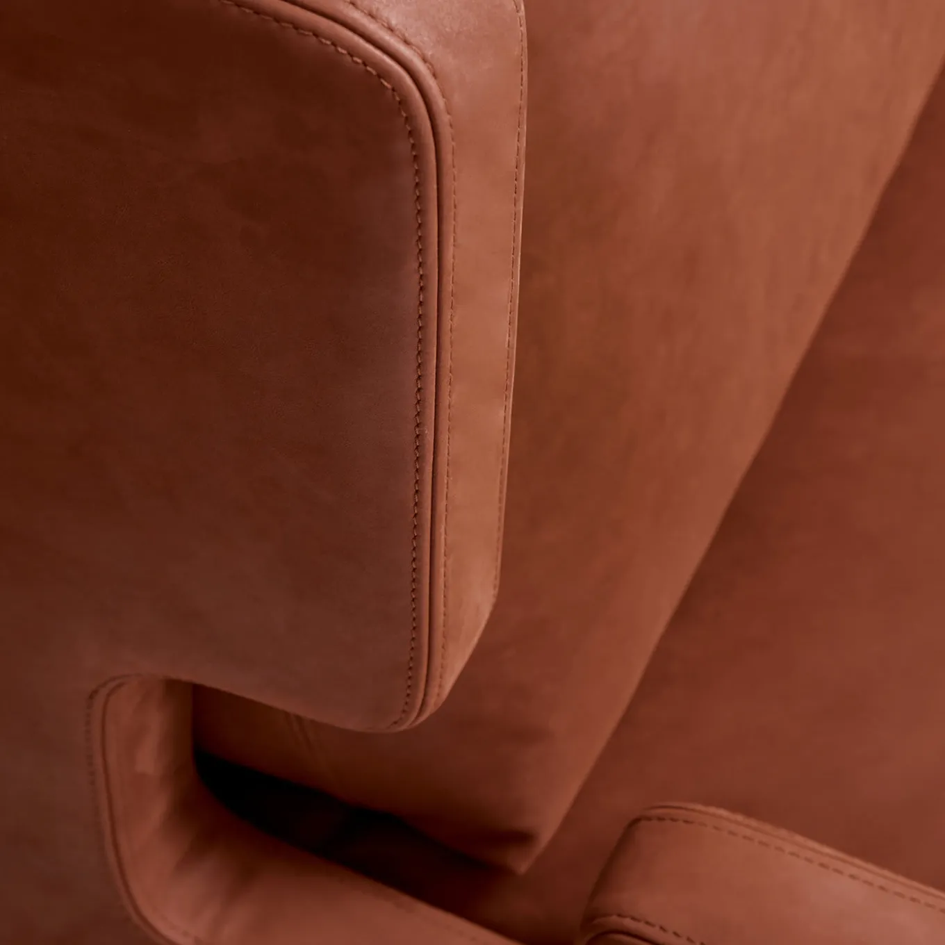 Haring Armchair by Dainellistudio