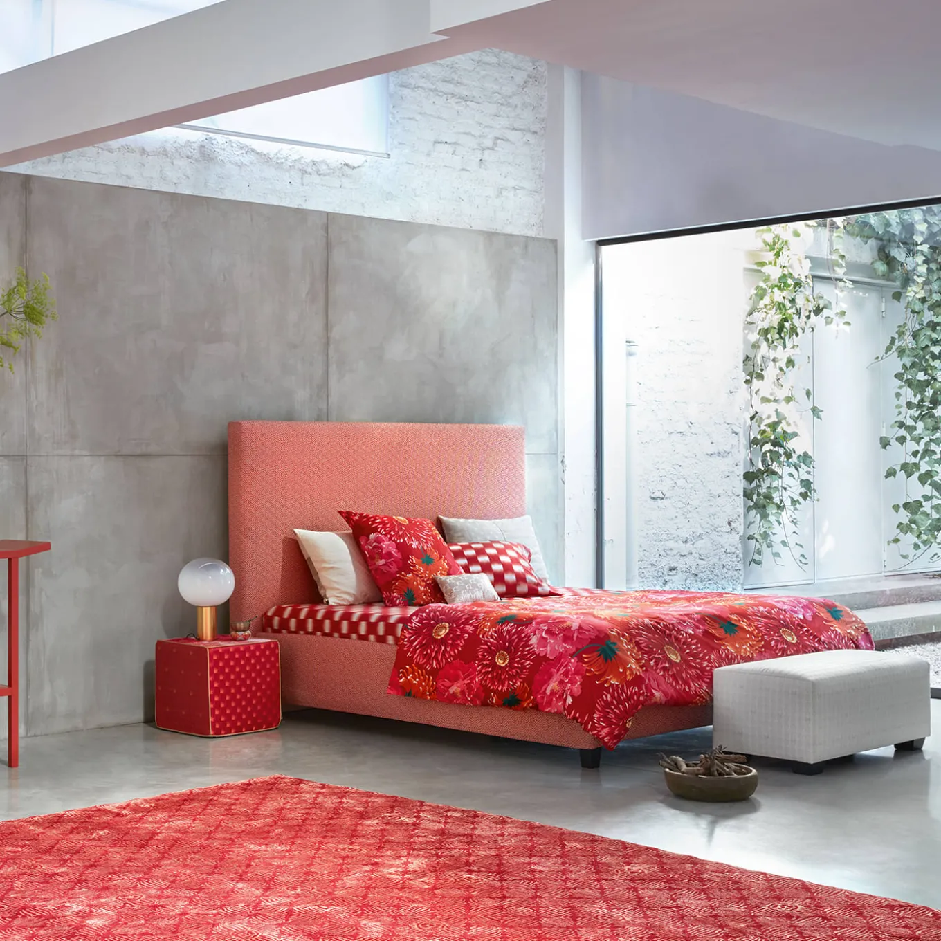 Henri Red Bed