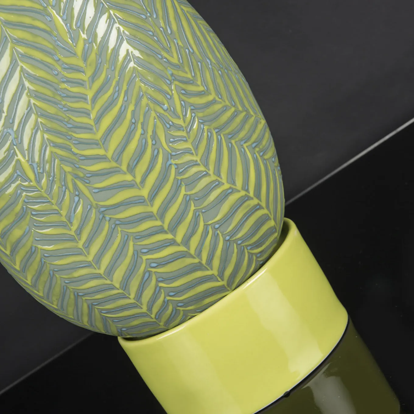 High Fern Bottle with Gress Base